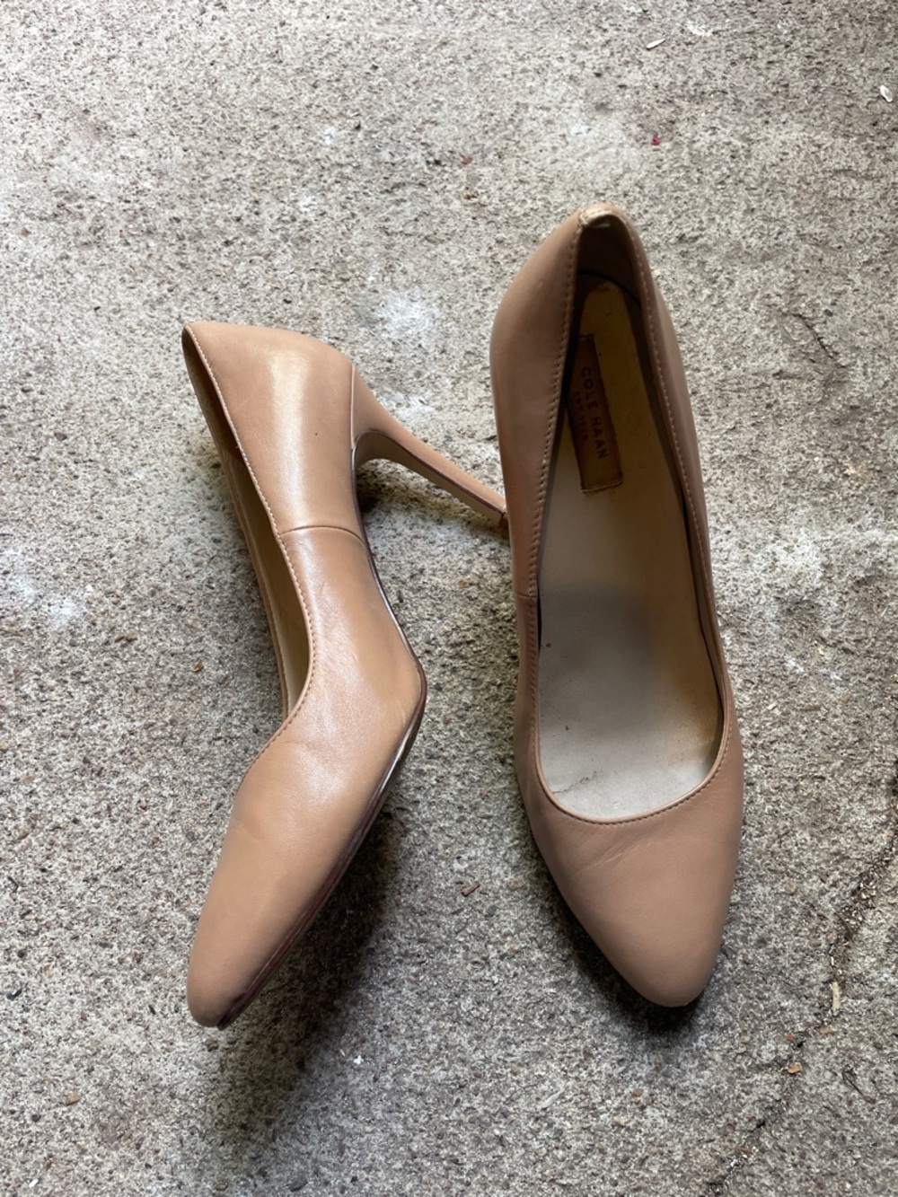 Cole Haan Beige Classic Leather Pumps 5.5B